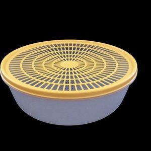 TUPPERWARE Yellow Colander & strainer with lid EUC
